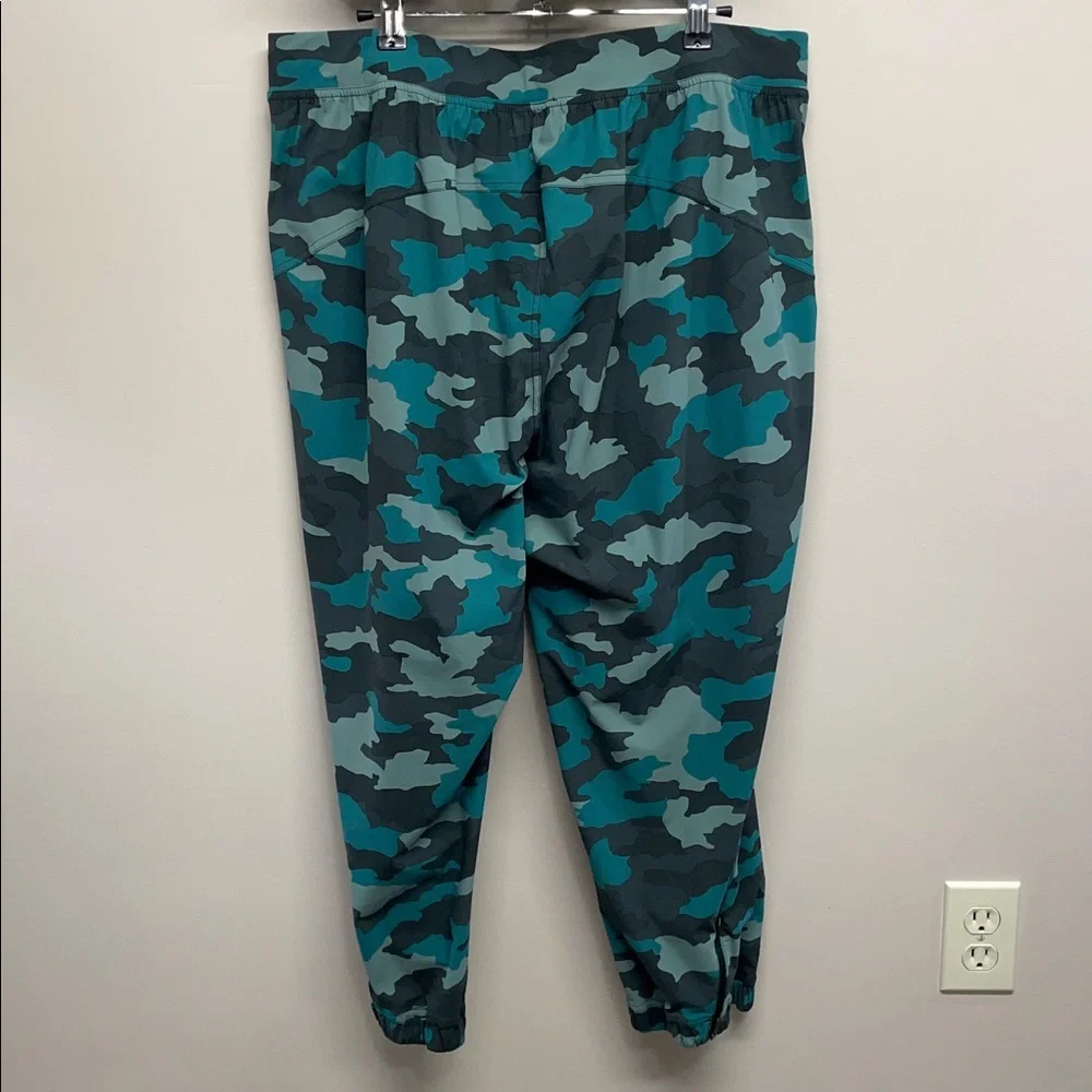 NWOT Lululemon Adapted High Rise Cropped Jogger Heritage 365 Camo Tidewater Teal